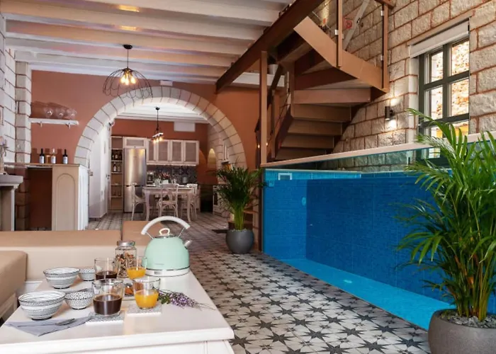 Estia Luxury Living 아파트